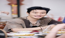 《中餐厅10》爆单挑战火力全开 黄晓明化身“六边形店长”忙并快乐着